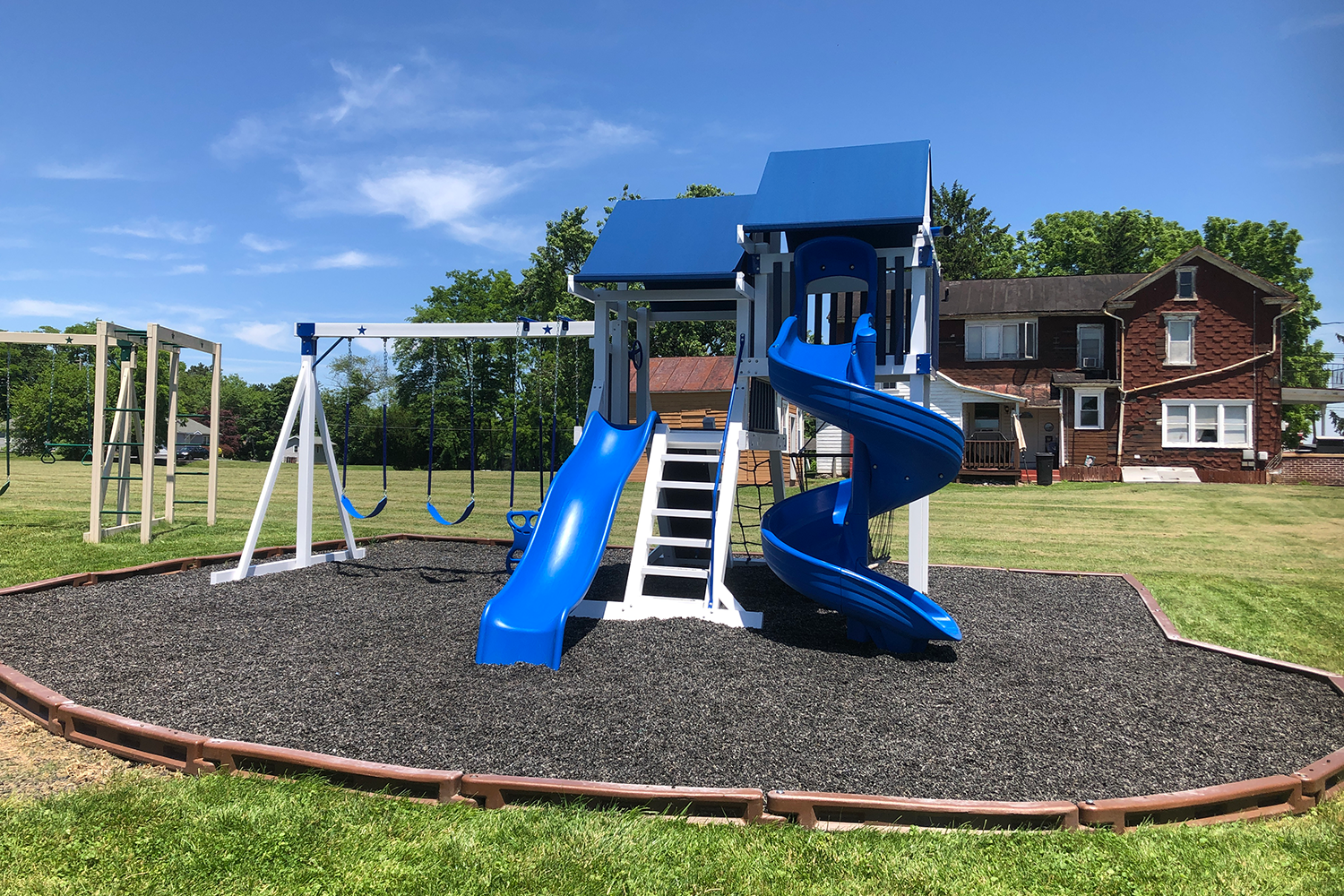 quality done right amish built vinyl playset star swings